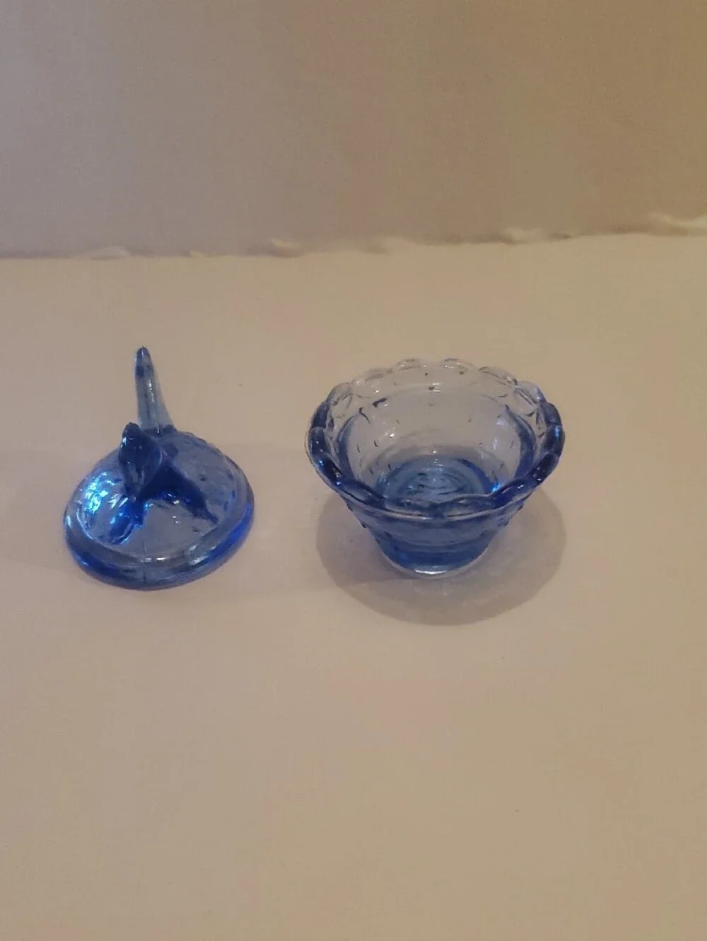 Rose's Closet Hen On Nest Glass Dish